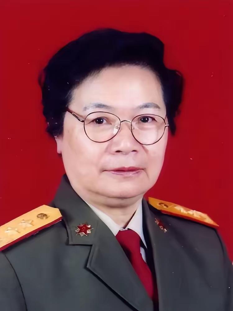 16岁才上小学，却成世界首位女中将！父亲元帅，丈夫上将，她靠实力打脸所有质疑
 