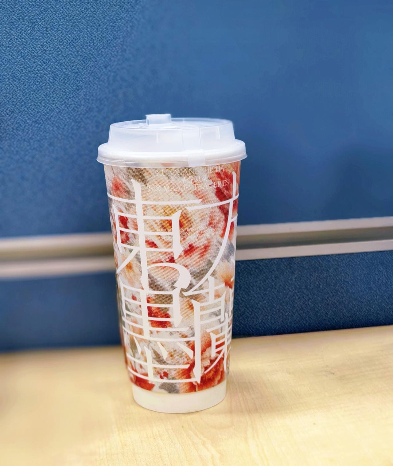 古有文人墨客，
今有東方墨蘭。

同事小姐姐，
递来一杯热饮。

轻轻翻一面，