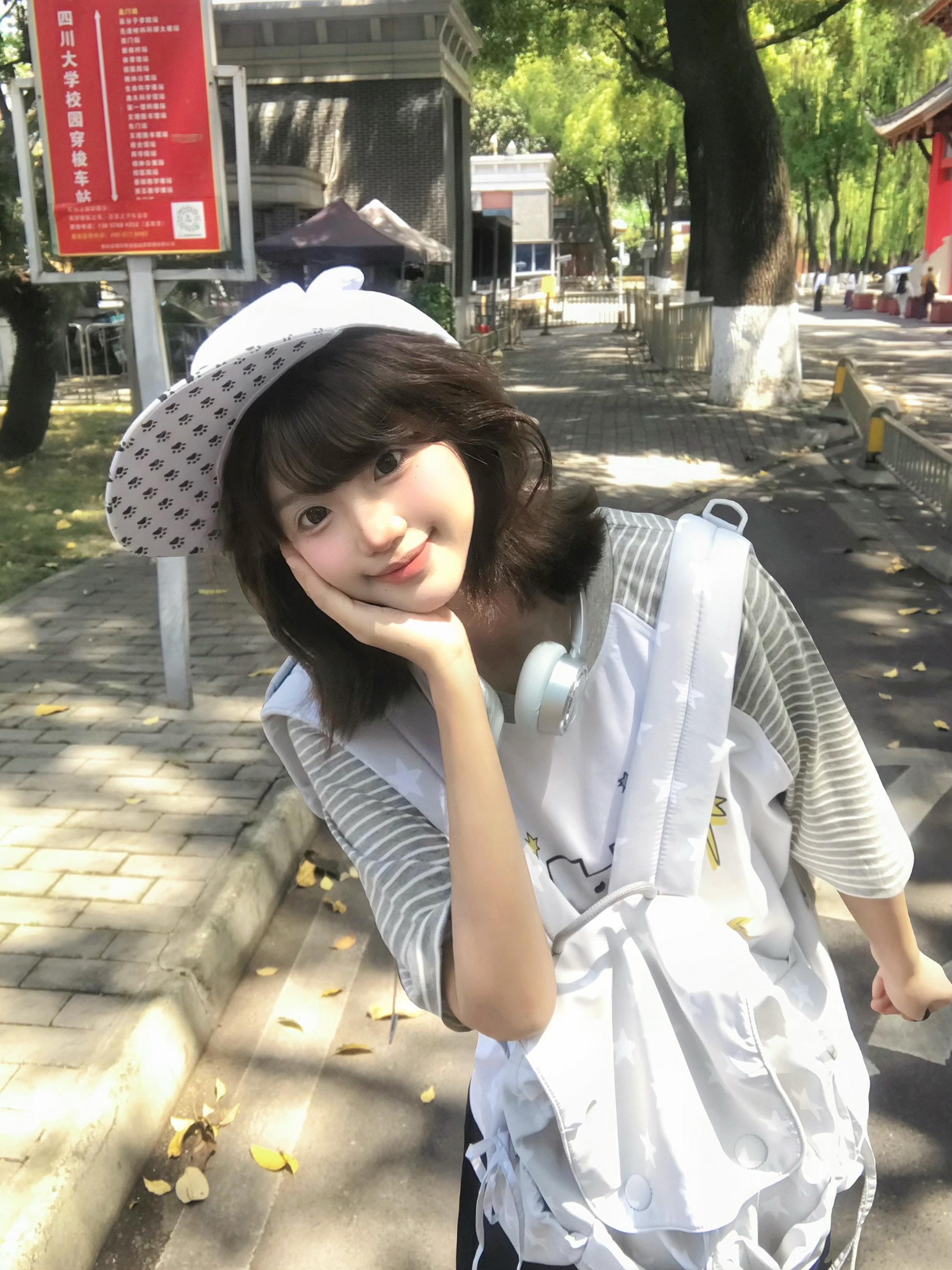 你笑的像光芒。