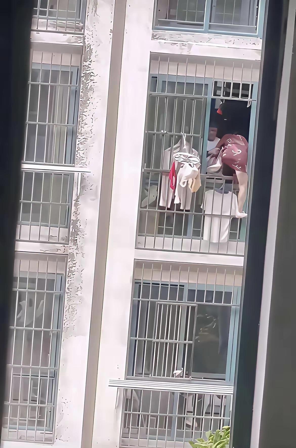 这是在干嘛，也太危险了吧[泣不成声]