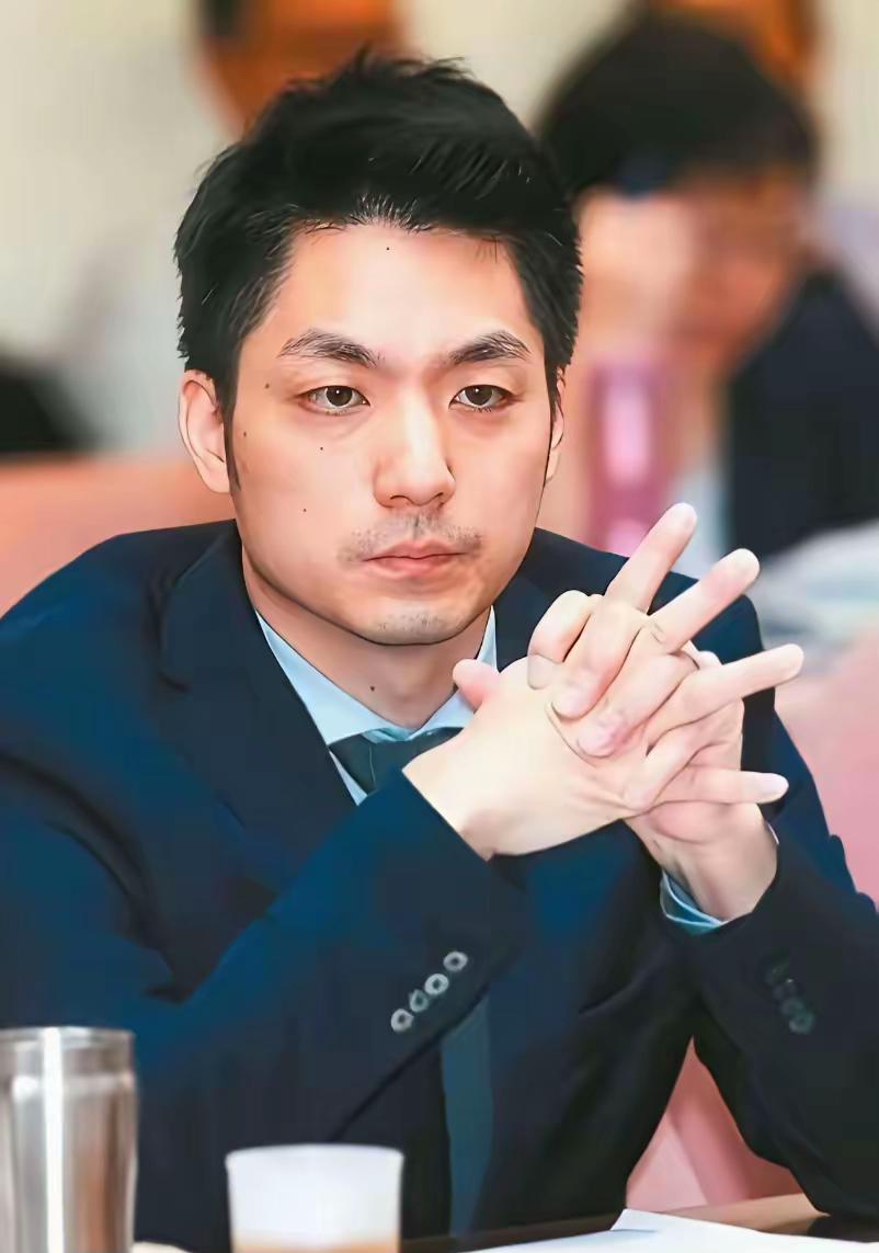 最近蒋家那个后人，又喊话想把两口棺椁迁回大陆，奉化那边连地都有人提过选好了。
