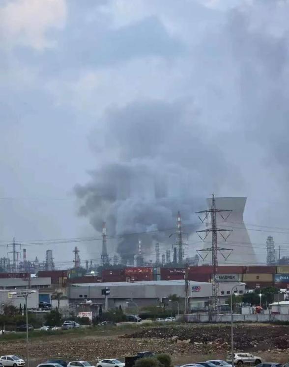 美国这次真的是搬起石头砸了自己的脚，随着战争的持续，美军很多“神话”都被波斯人终