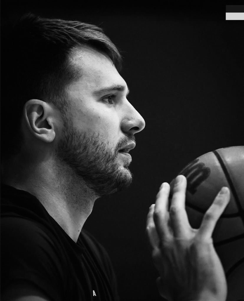 东子的腿伤，不是一天两天了，以往的比赛里，虽然这赛季我看的不多，但总能看到他在比