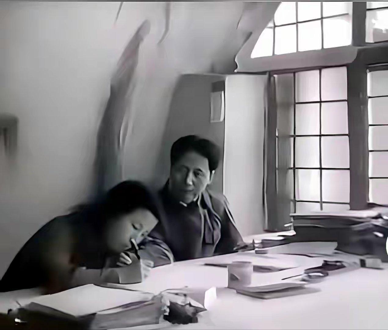 第一次见毛主席这张照片，主席看起来年轻、帅气，很有书卷气，看不出是指挥千军万马的