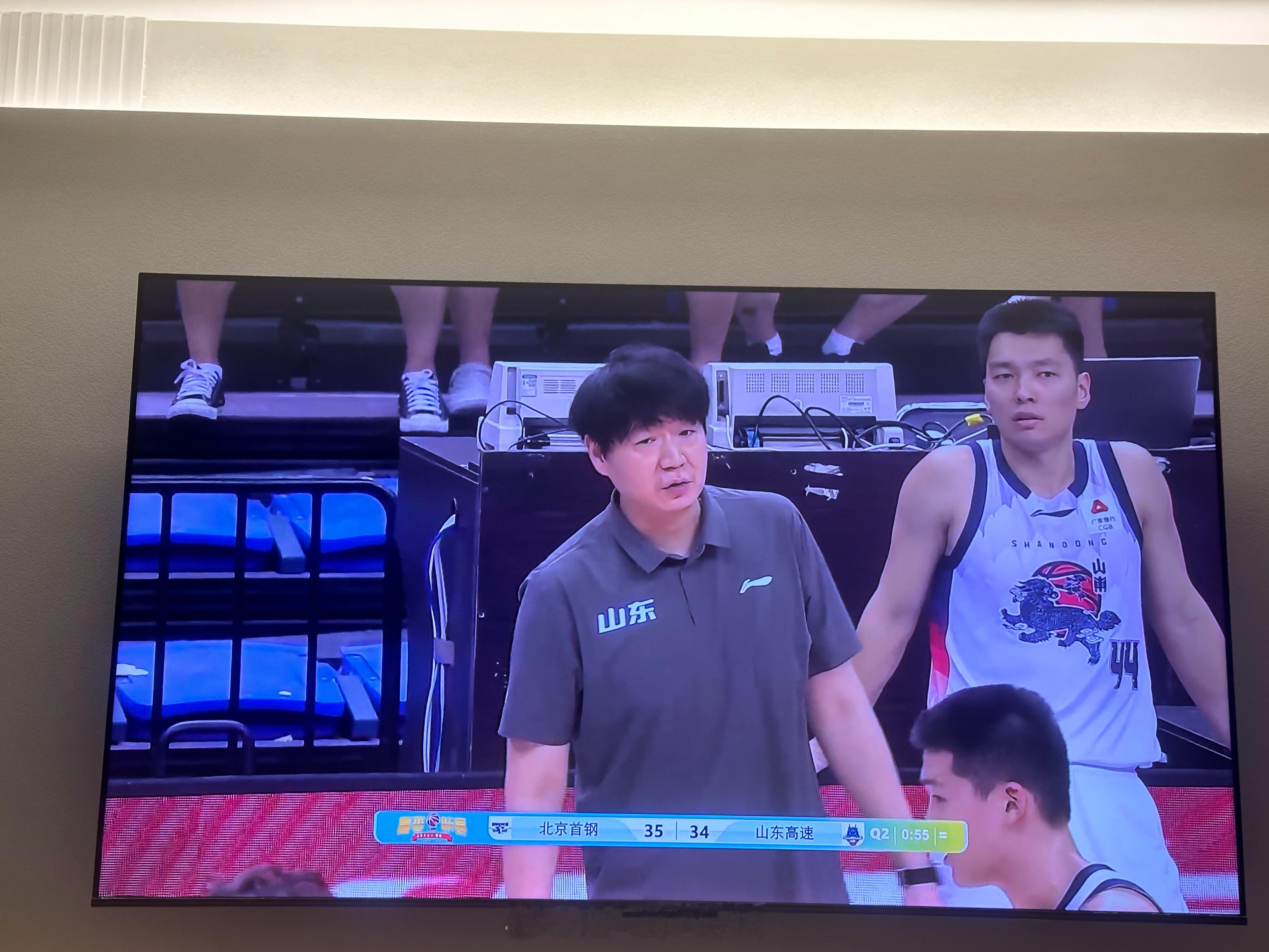 邱彪真的太不容易了，为了山东男篮也是付出了很多，自己都沧桑了 ​​​