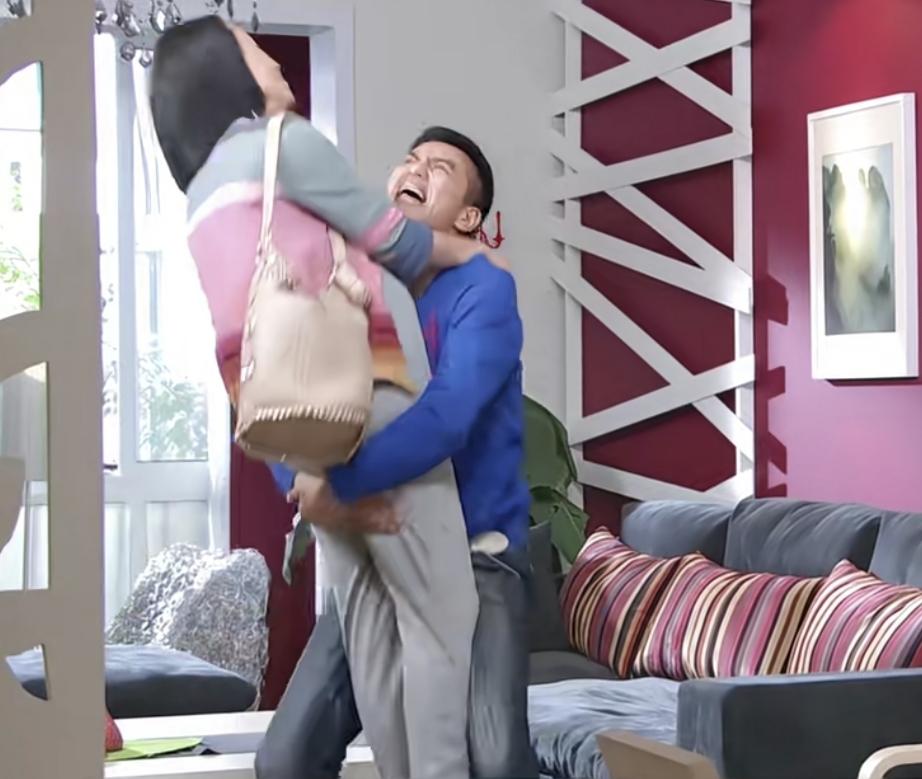 妻子拿着检查报告跟丈夫说，
自己怀的是双胞胎 ，
而且也还都是儿子 ，丈夫听后瞬