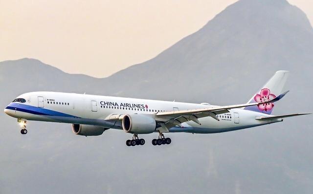 台湾有一家航空公司叫做中华航空，英文叫做China Airlines。这样一来，