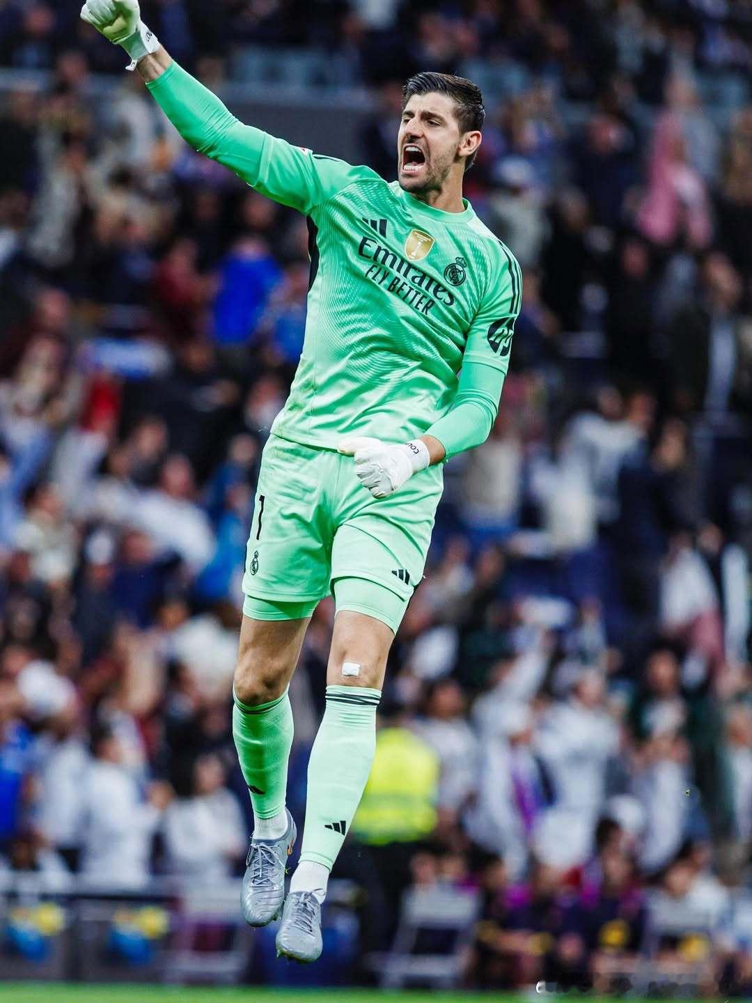 库尔图瓦：当之无愧的胜利，伯纳乌氛围震撼全场！世界瞩目之下，这才是真正的巅峰对决