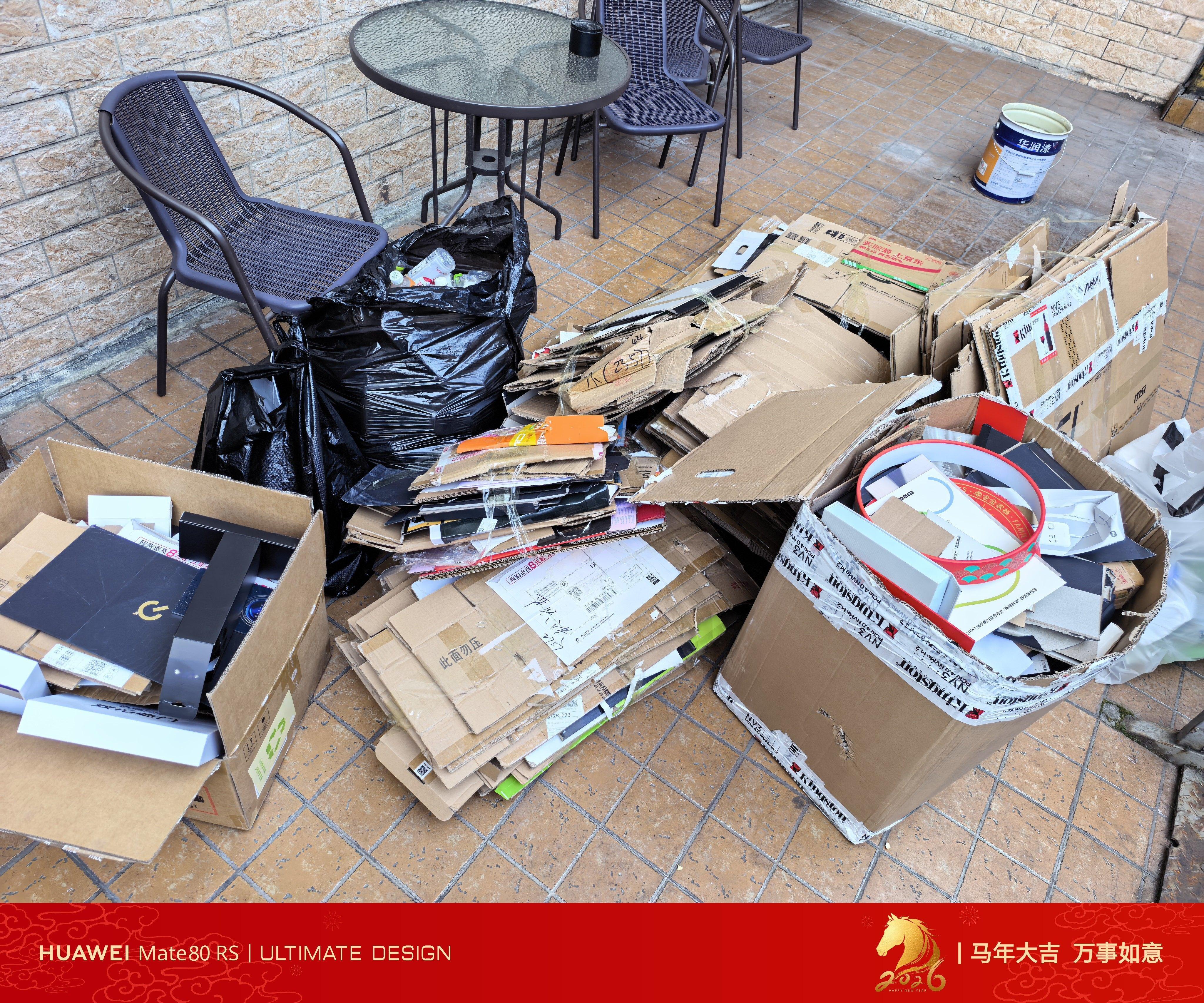 屯了一年的一箱子和水瓶，卖了75块钱，真不容易啊你们会把家里的纸箱子屯起来卖吗？