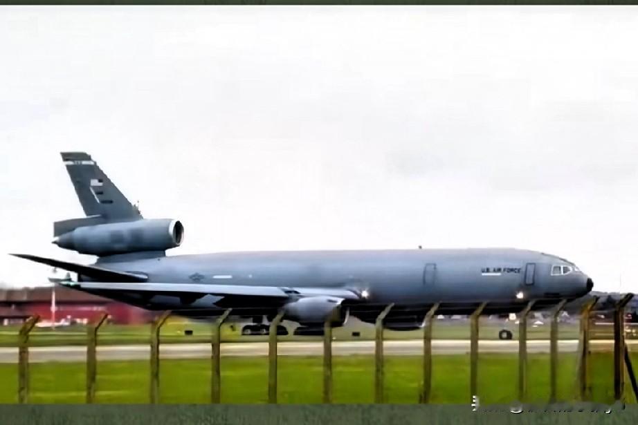 8月25日，一架美国空军C - 17运输机悄然飞抵莫斯科，此事件引发广泛好奇。人