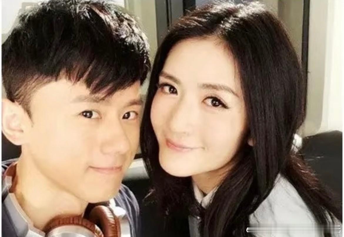 谢娜都结婚了 他怎么不早点说啊我那从不看内娱的老妈子都知道张杰谢娜结婚孩子都生仨