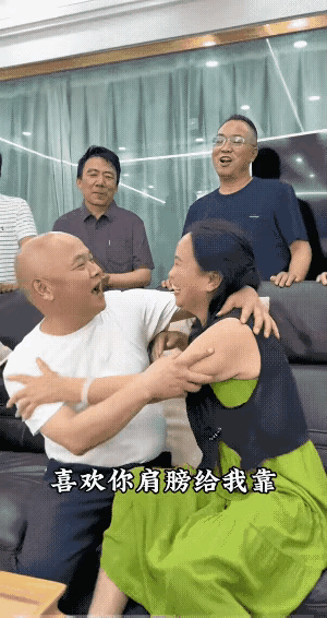 大家助力，搂搂抱抱增加一下感情