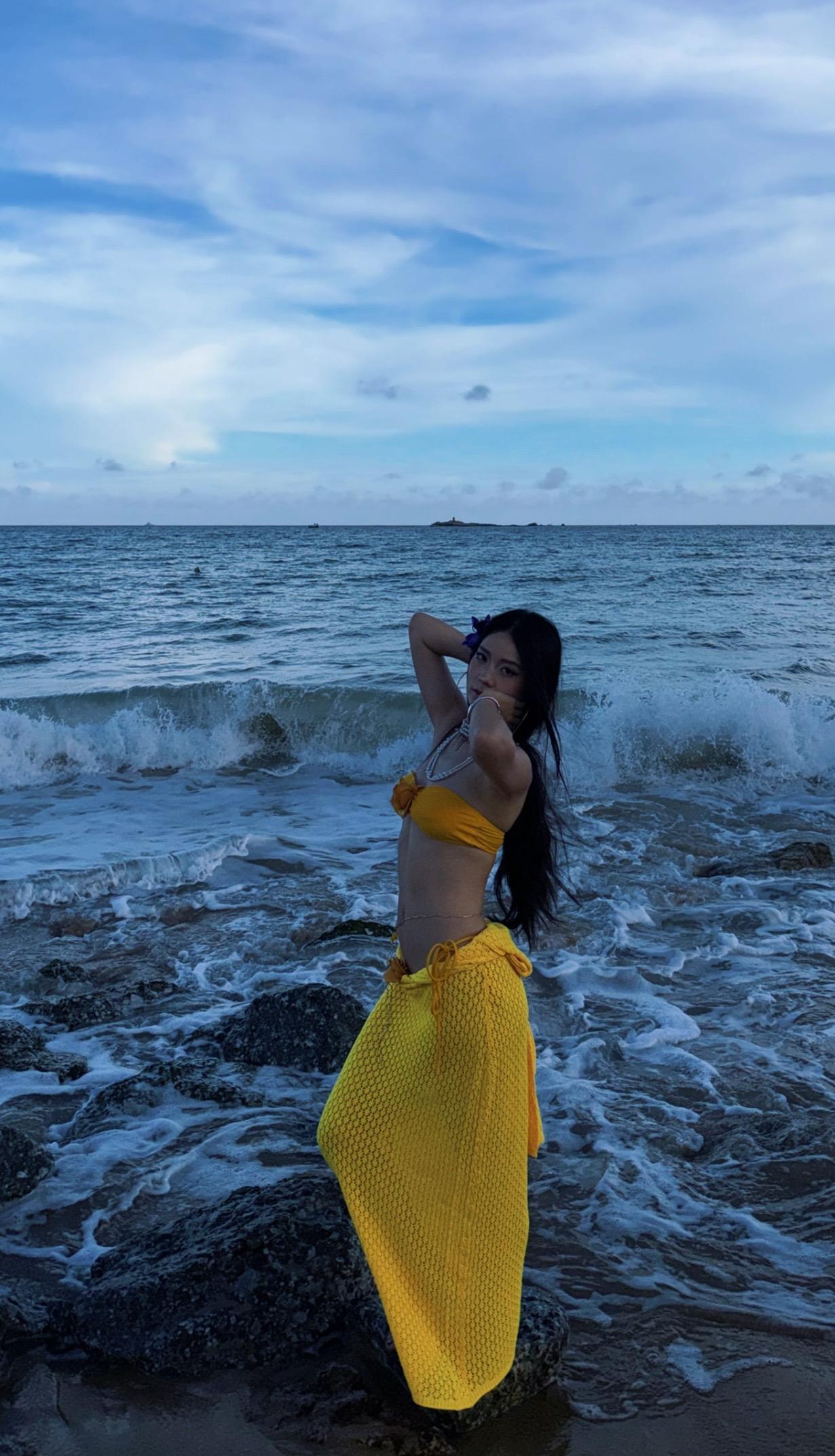 好想复制一个自己天天陪自己玩    👙