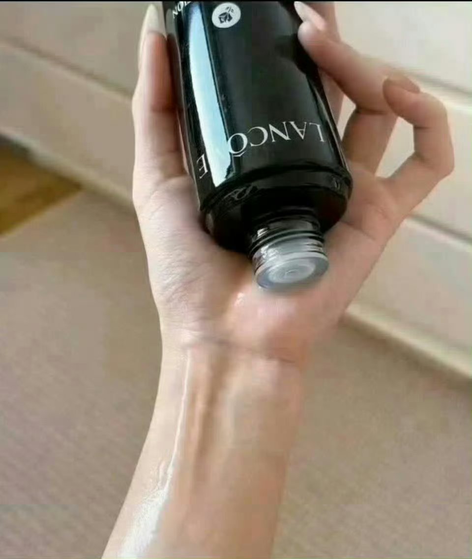 兴趣创作计划美妆篇跟着凌赫get焕颜肌✨ 兰蔻小黑瓶精华水太会了！ 作为熬夜党+