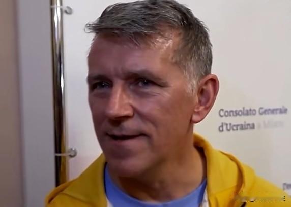 乌克兰运动员弗拉迪斯拉夫·赫拉斯凯维奇因佩戴纪念阵亡战友图案的头盔被取消冬奥资格