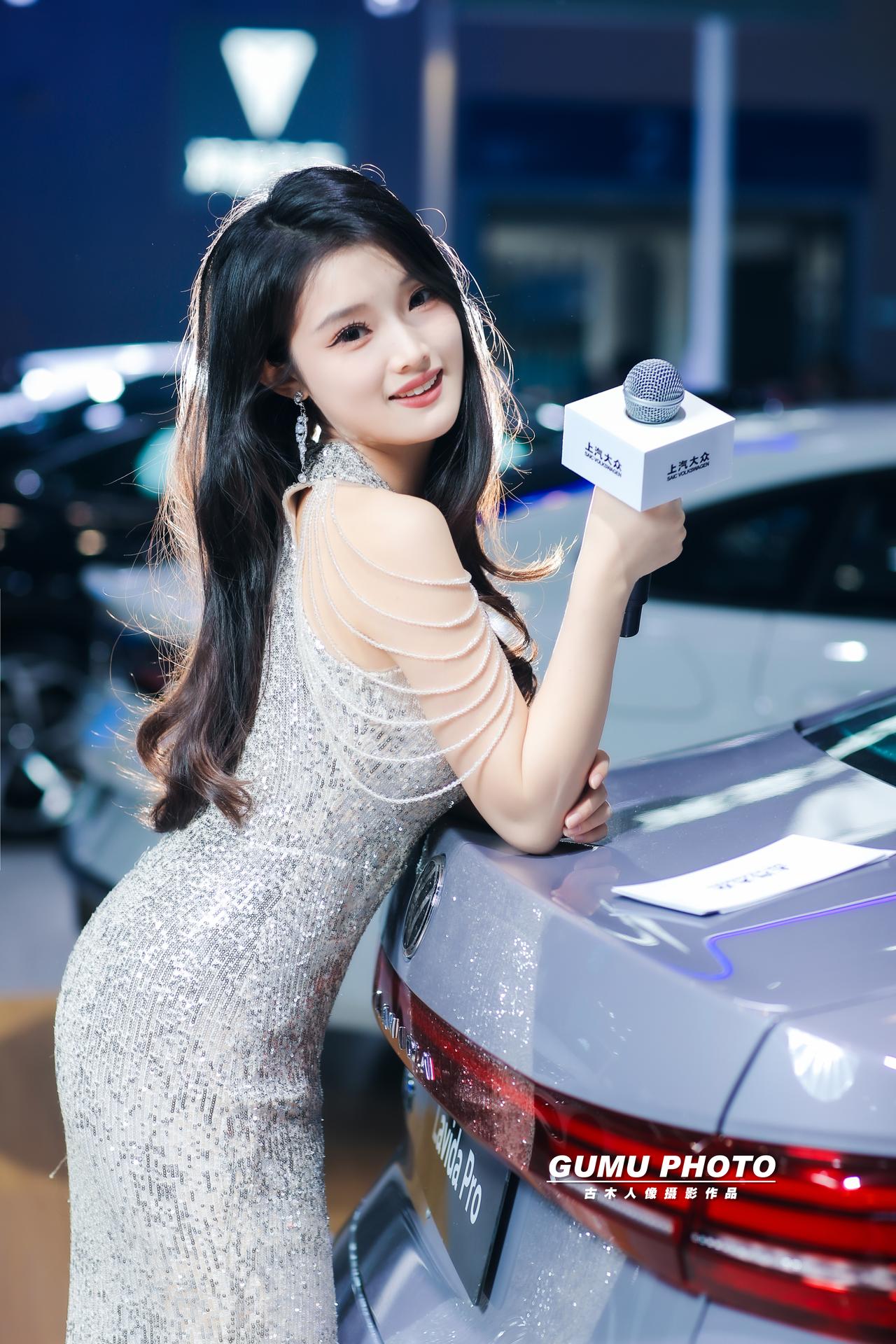2025重庆汽车消费节主持小姐姐