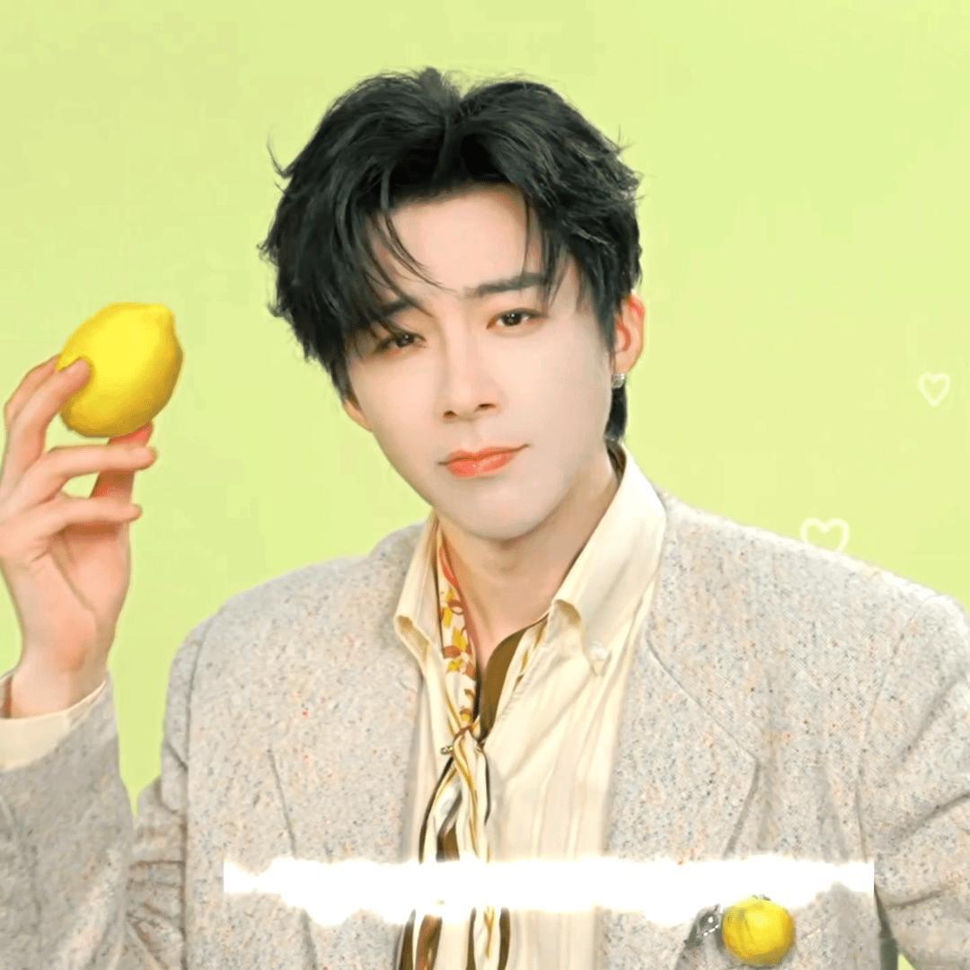 摩登兄弟  看起來酸酸甜甜的。也不知道是在說檸檬——還是在說他。 🍋刘宇宁