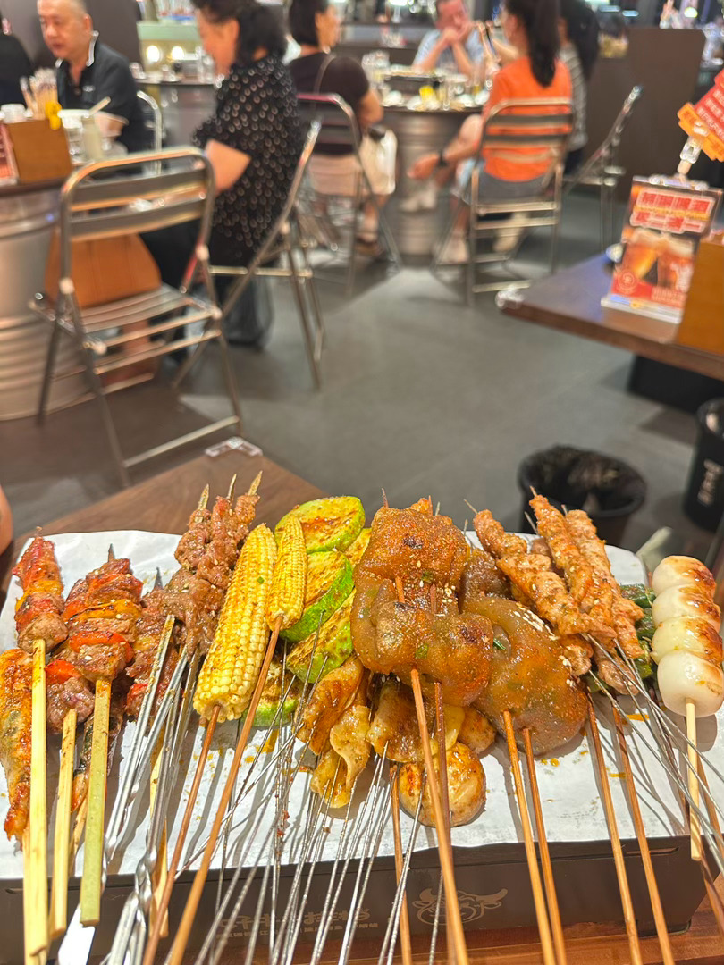 新店好牛大排档食材新鲜 还有新意再辣一点就更爽了还有海鲜和炒菜 