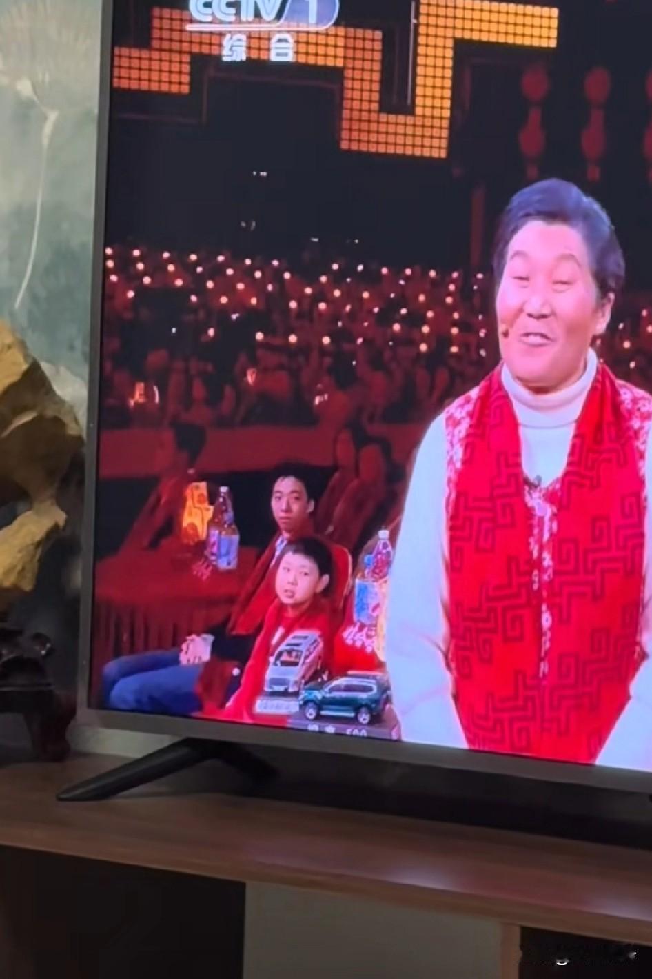 他想走的，但是又不能，看把孩子憋的，少爷:“造孽啊，小小年纪的我承受了什么啊”