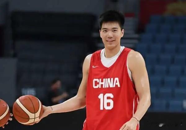 郭士强本轮三场热身赛最大的发现就是焦泊乔，最近他还开发出三分能力，世预赛进入12