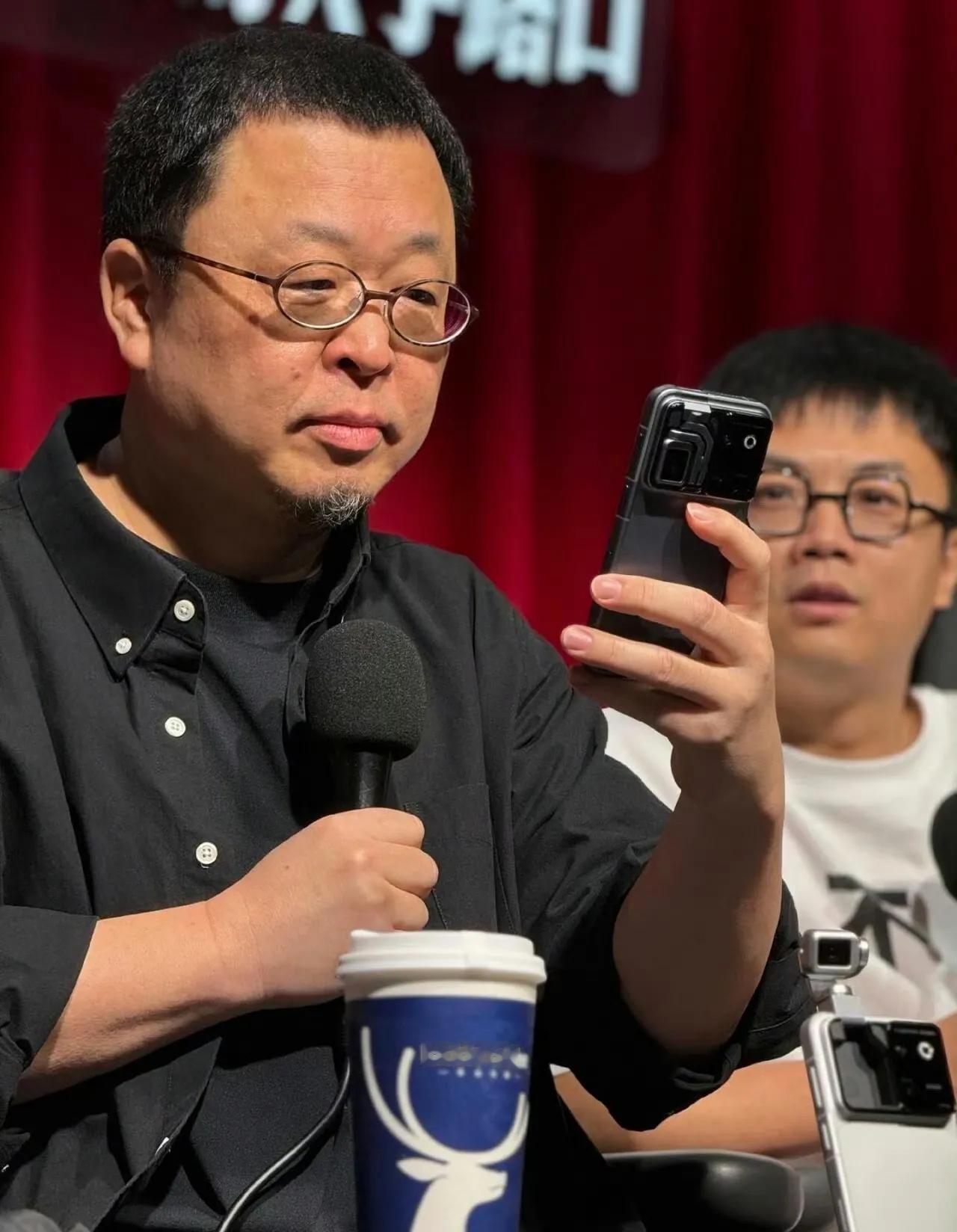 罗永浩用过都说好的手机，你见过几台？

这位曾经把友商产品从头批到尾的科技圈最严