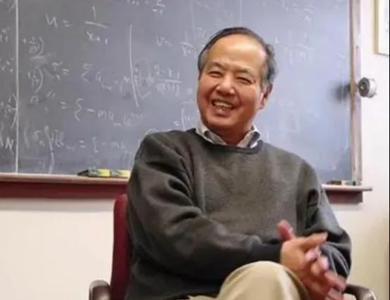 1946年，老师突然问到：“太阳中心的温度是多少？”李政道脱口而道：“我从书上看