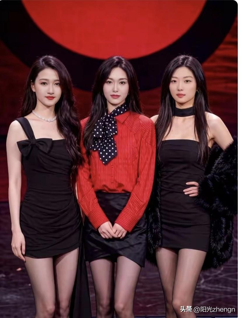 关晓彤、唐嫣、孙千这三位1米72的高个美女站在一起，真的就像一幅特别养眼的画。
