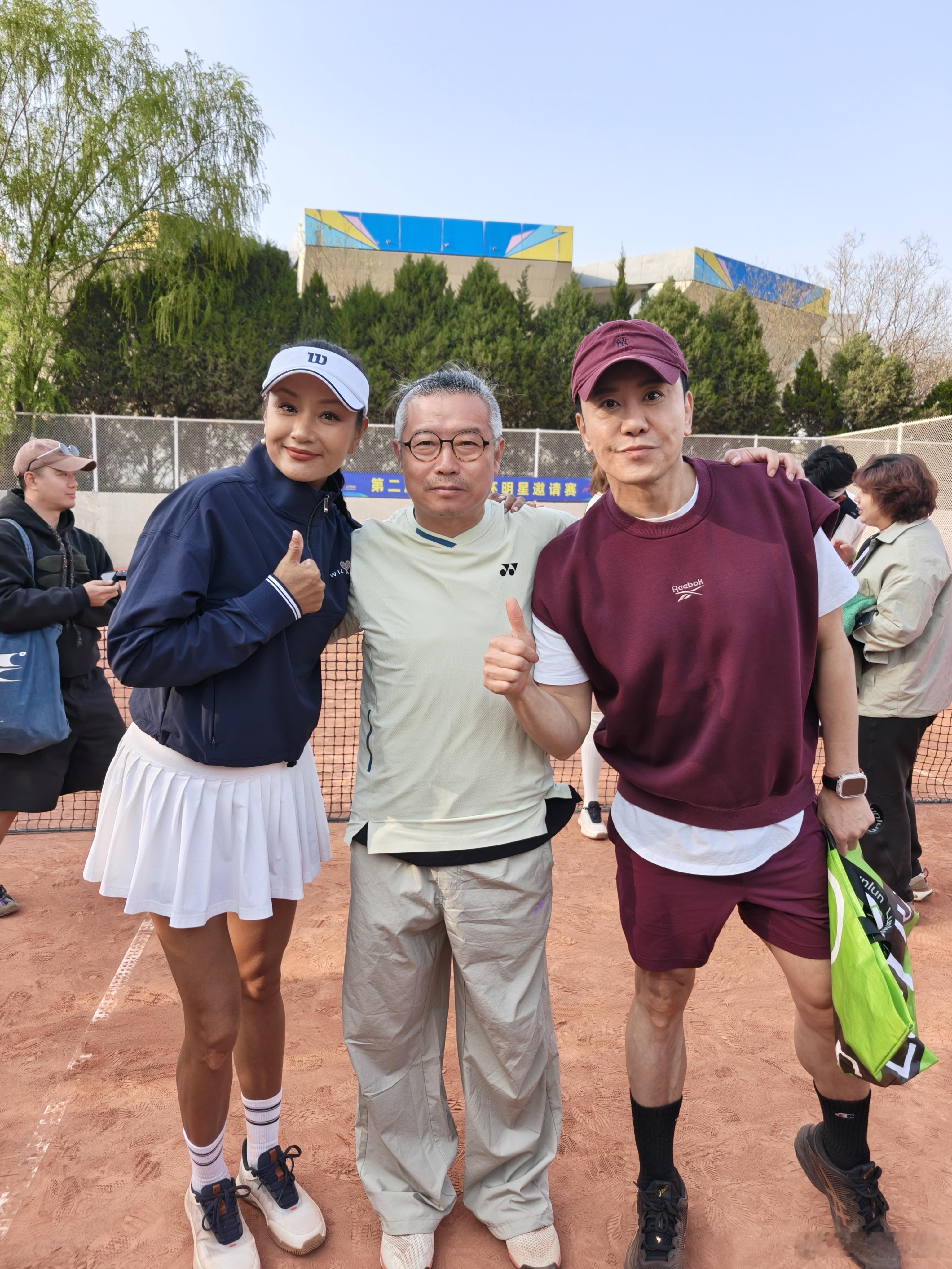今日一练是在中网红土花园进行的，训练主要内容是和一起陪来参加“第二届瞿颖抡抡杯明
