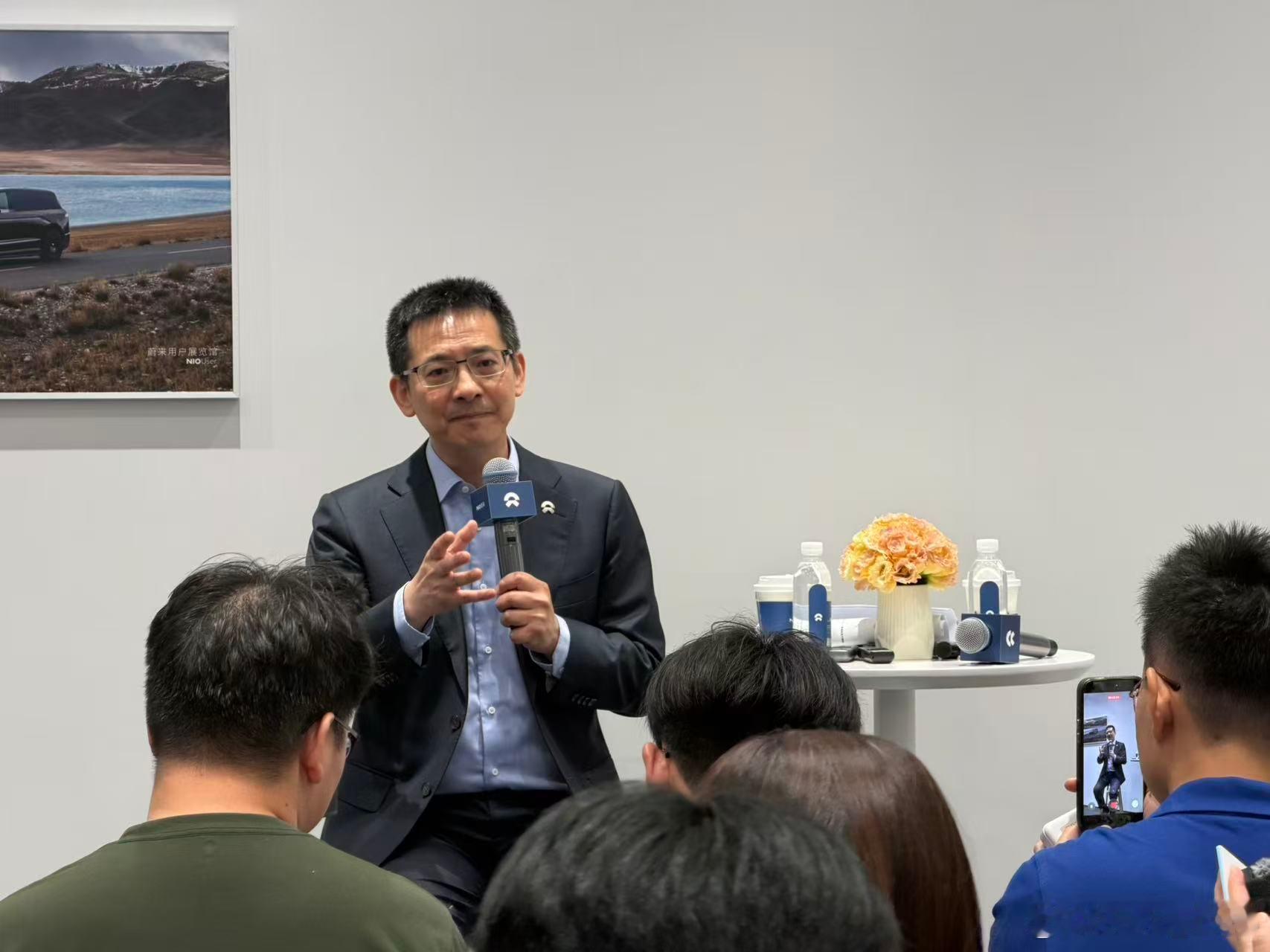 秦力洪：在开展前，各个厂家都给组委会说面积不够用，要展的东西太多了。我觉得这说明