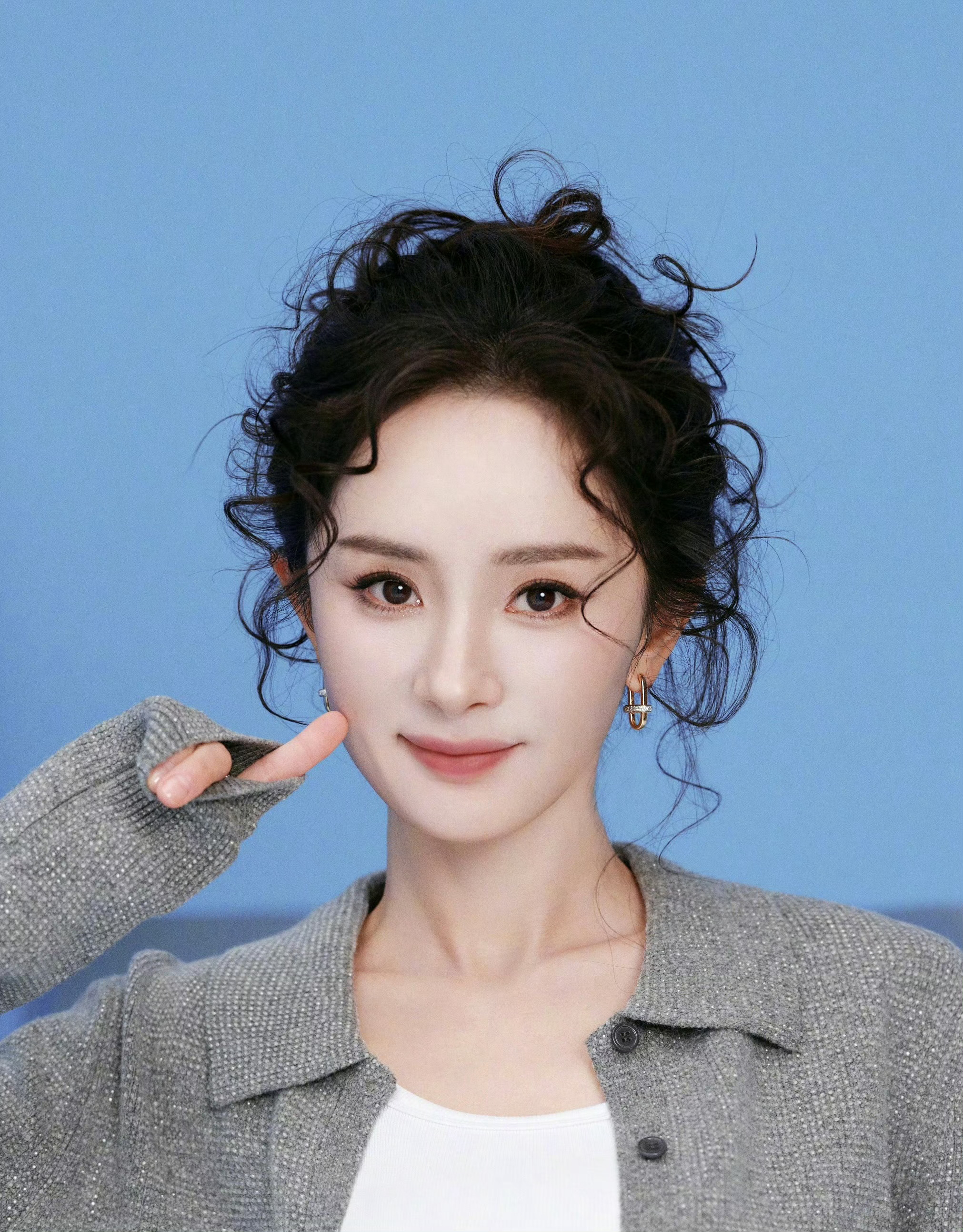 谁给杨幂做的发型依然很美丽，天塌下来有脸撑着，百变大幂幂[爱慕] ​​​