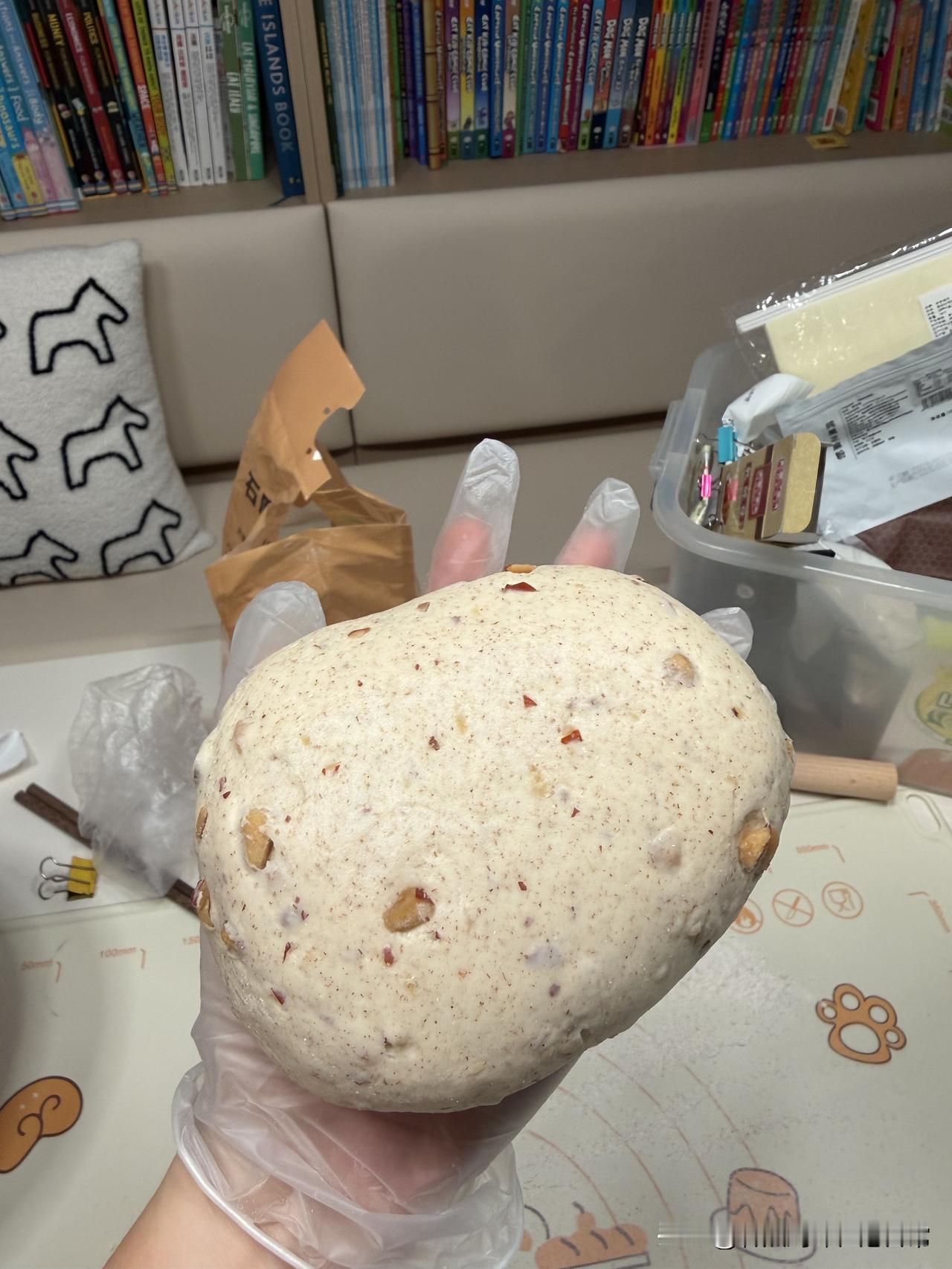 今天又做了馒头早餐，是全麦红枣馒头，没有加油跟糖，但红枣一点点的甜味已足以，我觉