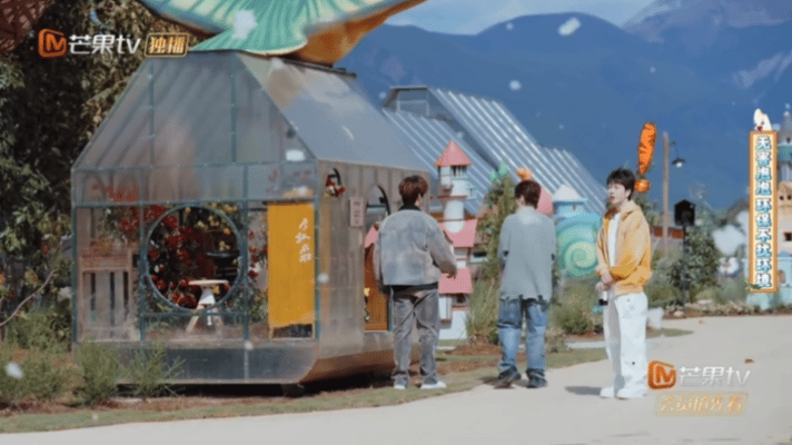 陆虎的房子 雪落下的声音陆虎清唱《雪落下的声音》配上人造雪，氛围感直接拉满！制雪