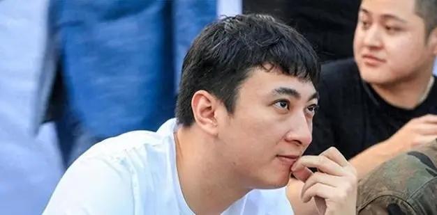 我看谁还敢说王思聪不务正业！人家只是一直低调地努力着，不张扬而已，媒体最新发现，