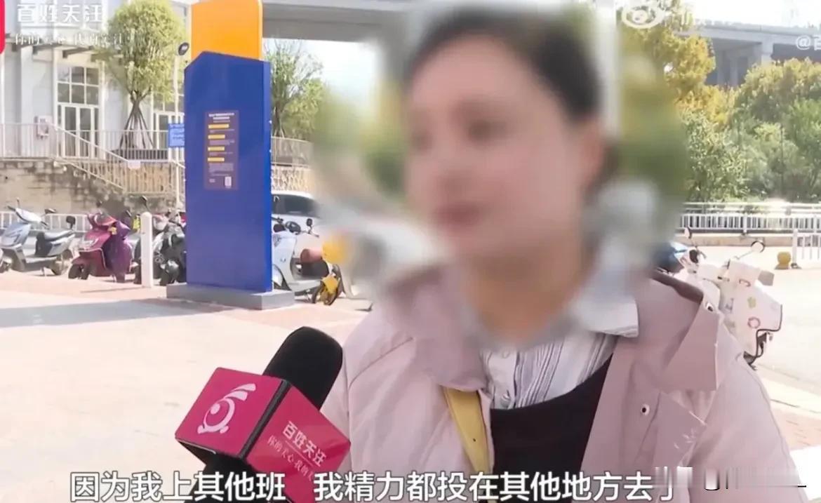 贵州贵阳一女子。她查看银行卡，发现 9 年前的工资没发。一共 156000 元。