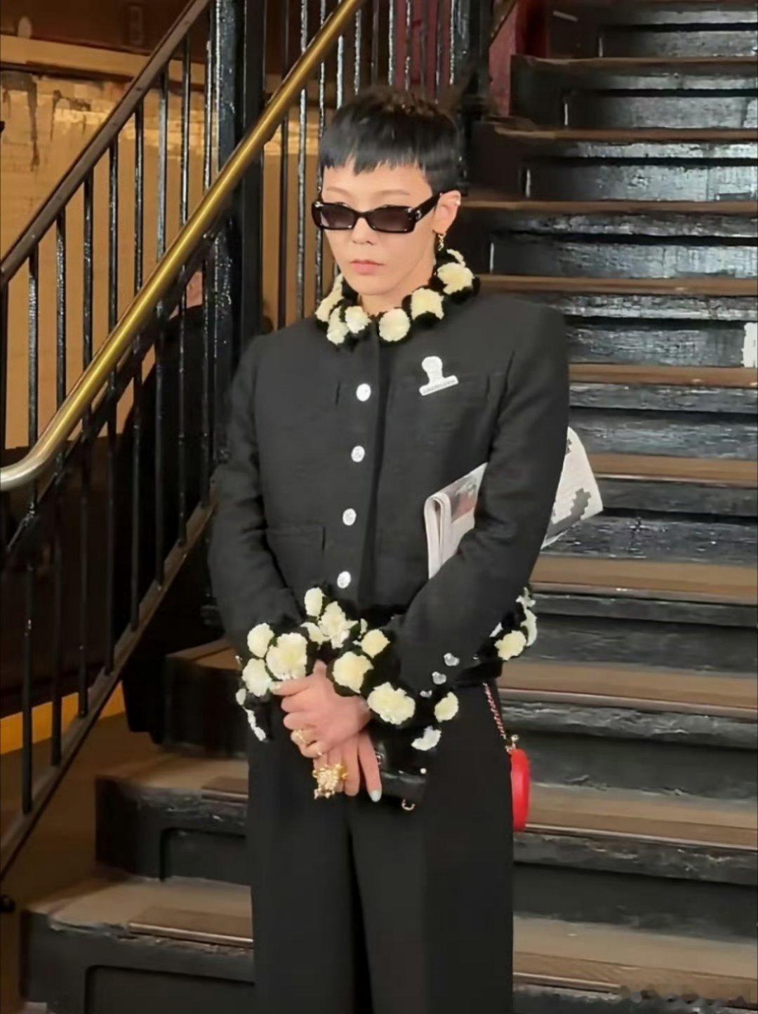 权志龙狗啃刘海GD又双叒叕刷新颜值上限！这次直接挑战“狗啃式”不规则刘海，慵懒中