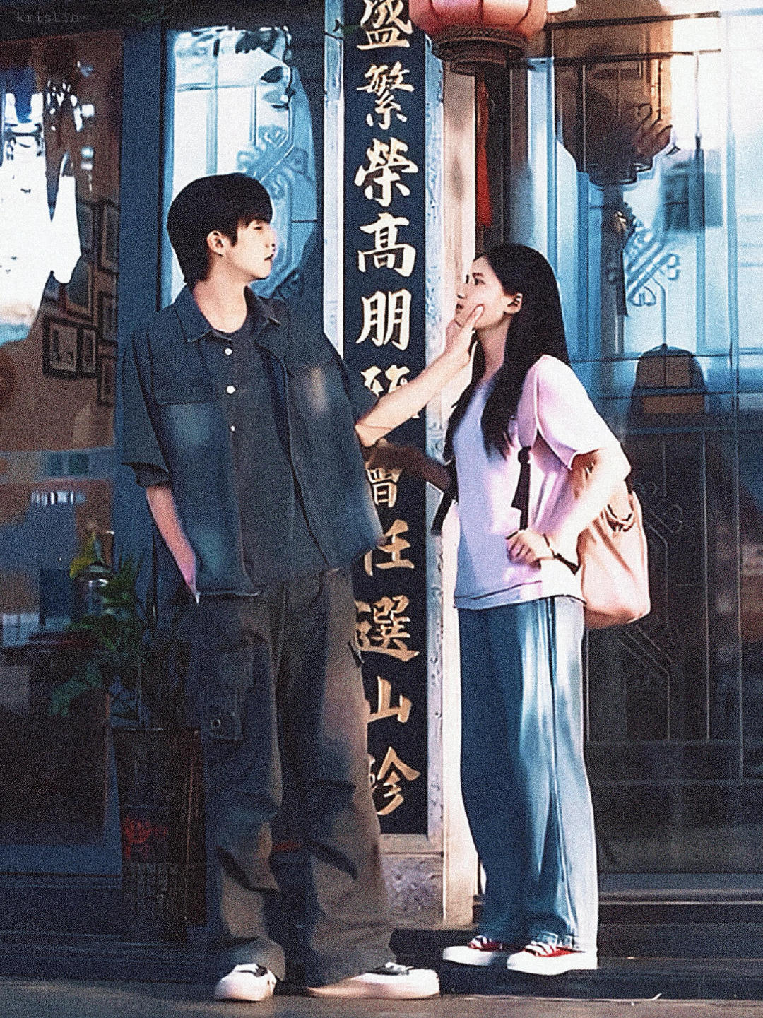 宋威龙张婧仪吵着吵着就亲上了 宋威龙张婧仪恨海情天味也太浓了 谁还没看野狗骨头吵