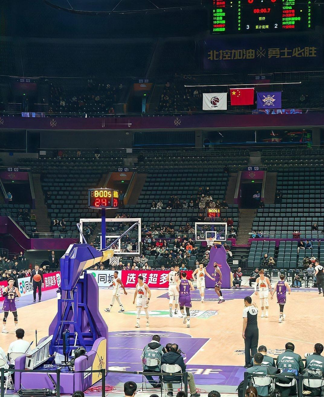 上海轻取北控迎4连胜 洛夫顿18+10+5 王哲林13+7 廖三宁14中5上海c