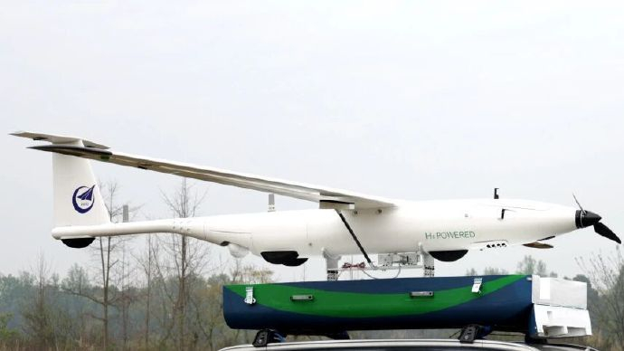 【成飞三能一体无人机首飞成功】3月22日，由航空工业成飞自主研制的长航时静音混合