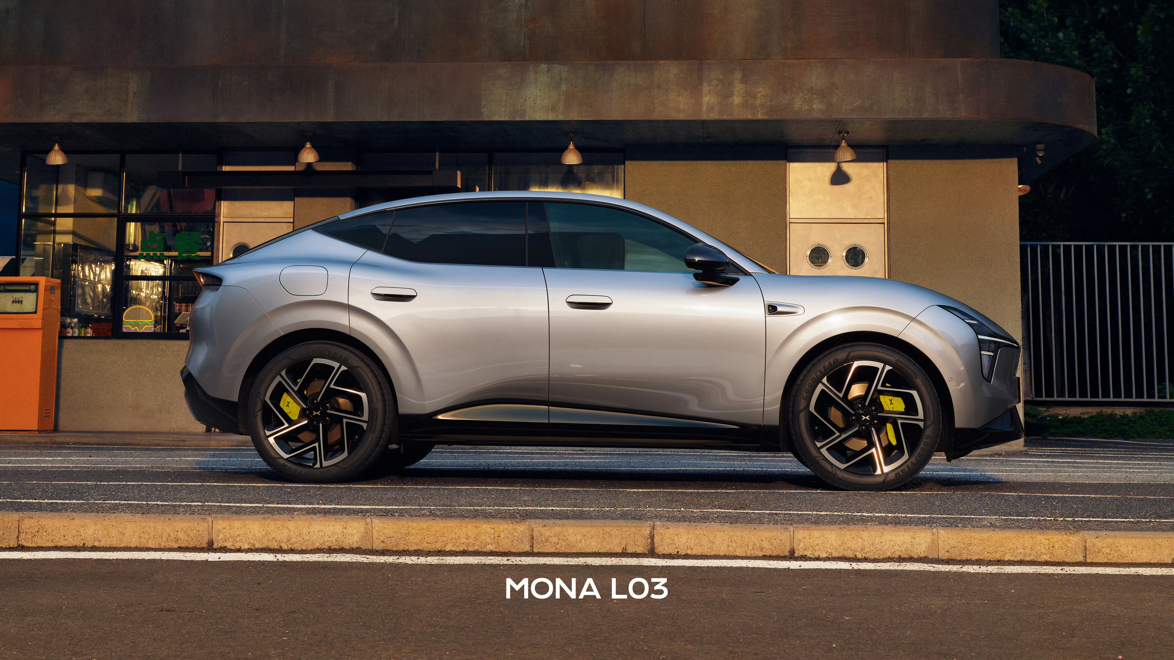 小鹏MONAL03新车色太好看了热知识：小鹏 Mona L03 的设计造型设计是