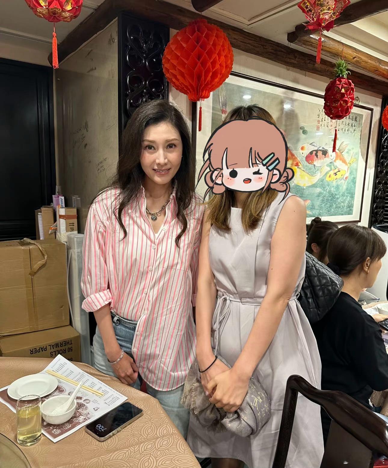 #54岁李嘉欣生图状态##香港餐厅偶遇李嘉欣#李嘉欣真的是审美不一样，虽然是上了