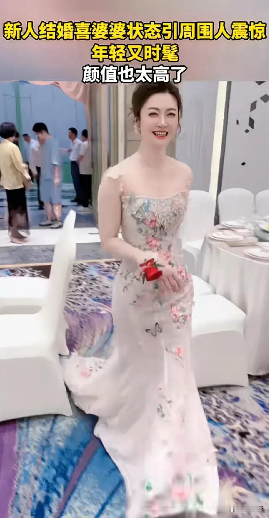 婚礼上最出风头的婆婆，是“活出自我”的典范，还是“不懂分寸”的极致？

婆婆太年