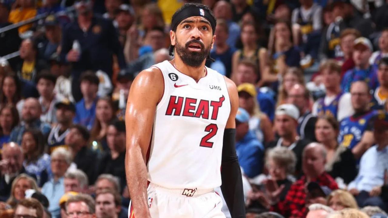 文森特好像也就季后赛打的好
所以莱利那时候一直不给他千万合同
湖人为了抢人给了3