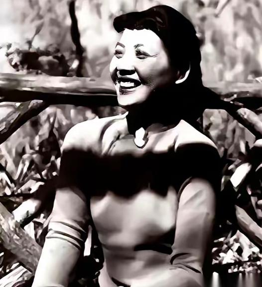 党组织派她潜伏南京，给了二十根金条，结果这个女人，打了整整三年麻将，把钱输了个精