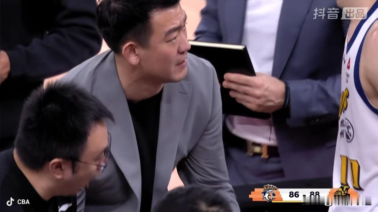 再次拿下G2，千万不要以为就稳了，赢得两个主场胜利不宜过早开香槟，接下来两个客场