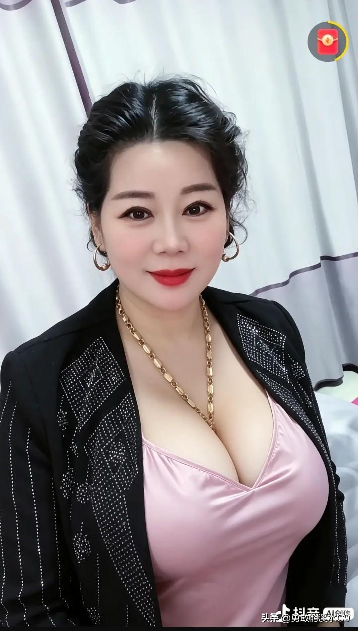 守着家的温度，宅家的时光也处处有光。留守的日子，没有喧嚣纷扰，只有属于自己的宁静