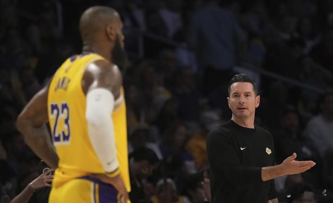 湖人主帅雷迪克表示，自从詹姆斯回归以来，湖人队就出现了一些问题。

“自从詹姆斯