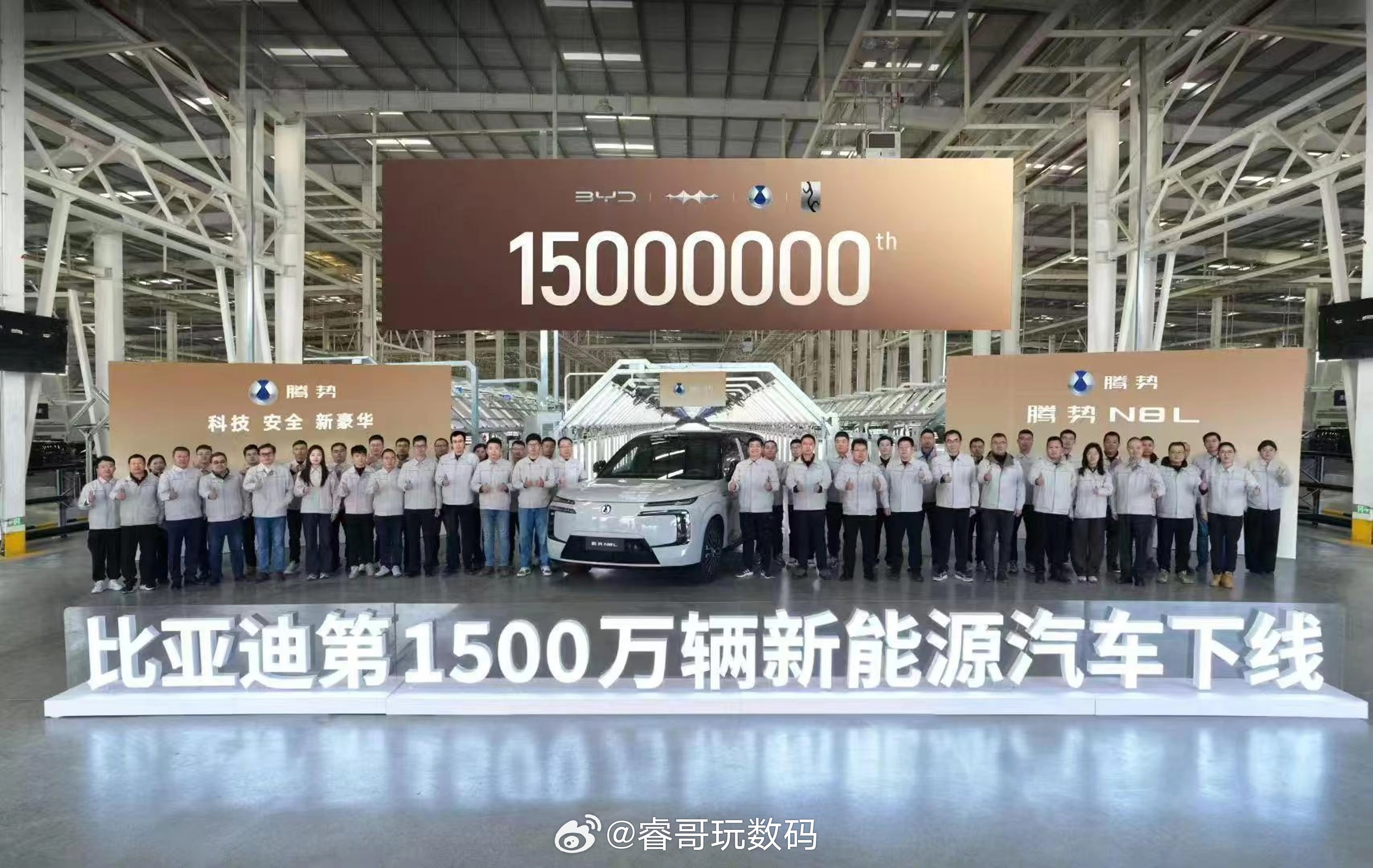 2025年中国车市年度数据出炉，比亚迪交出了一份亮眼的成绩单，全年销量超460万