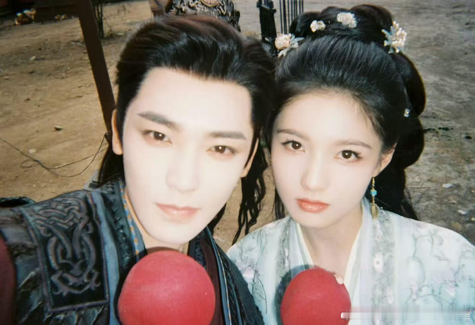 侯明昊艾米胶片合影 ​​​《雀骨》你大事很妙！！！！男女主这颜值真的太绝了！ ​