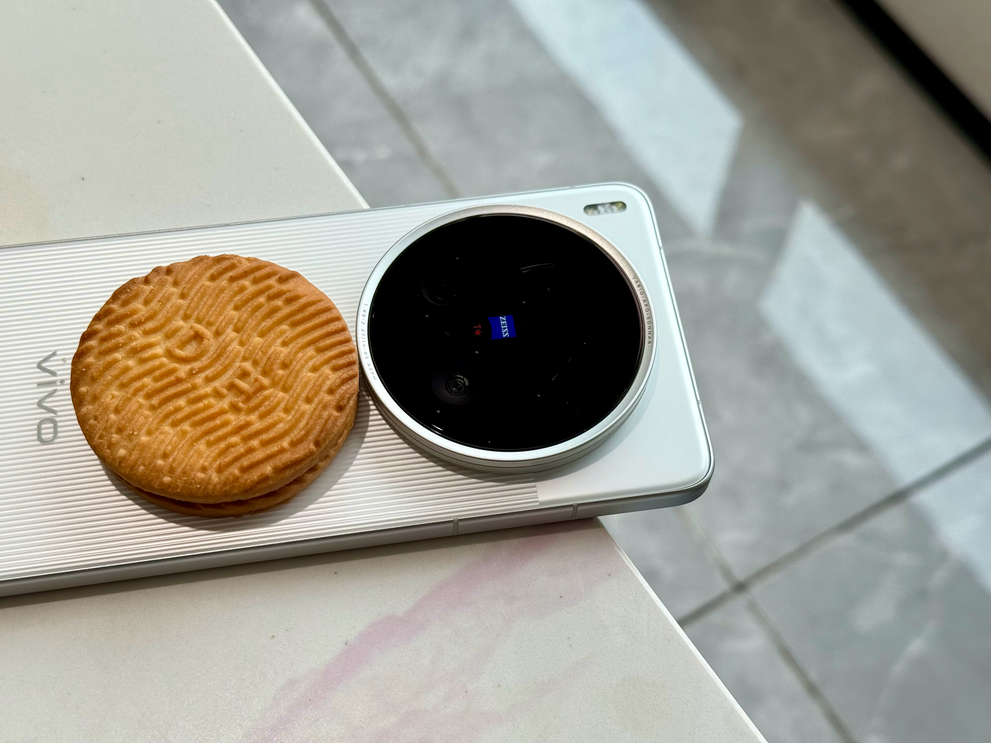 真饼干镜头，有点意思，vivo X200 Ultra 摄像头设计给人的感觉确实不