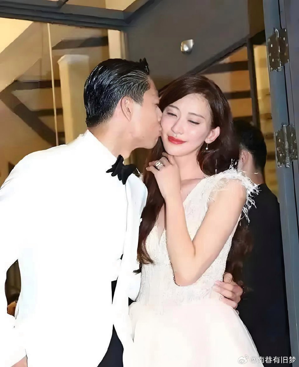 林志玲嫁给黑泽良平，估计好多人会意难平，再结合林志玲前段时间出来活动唯唯诺诺的样